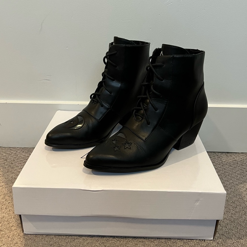 Y.R.U. Black Aura Boots